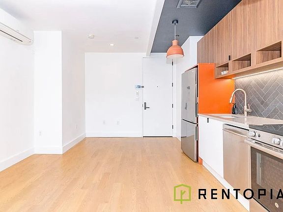 4th image of 822 Lexington Ave #339