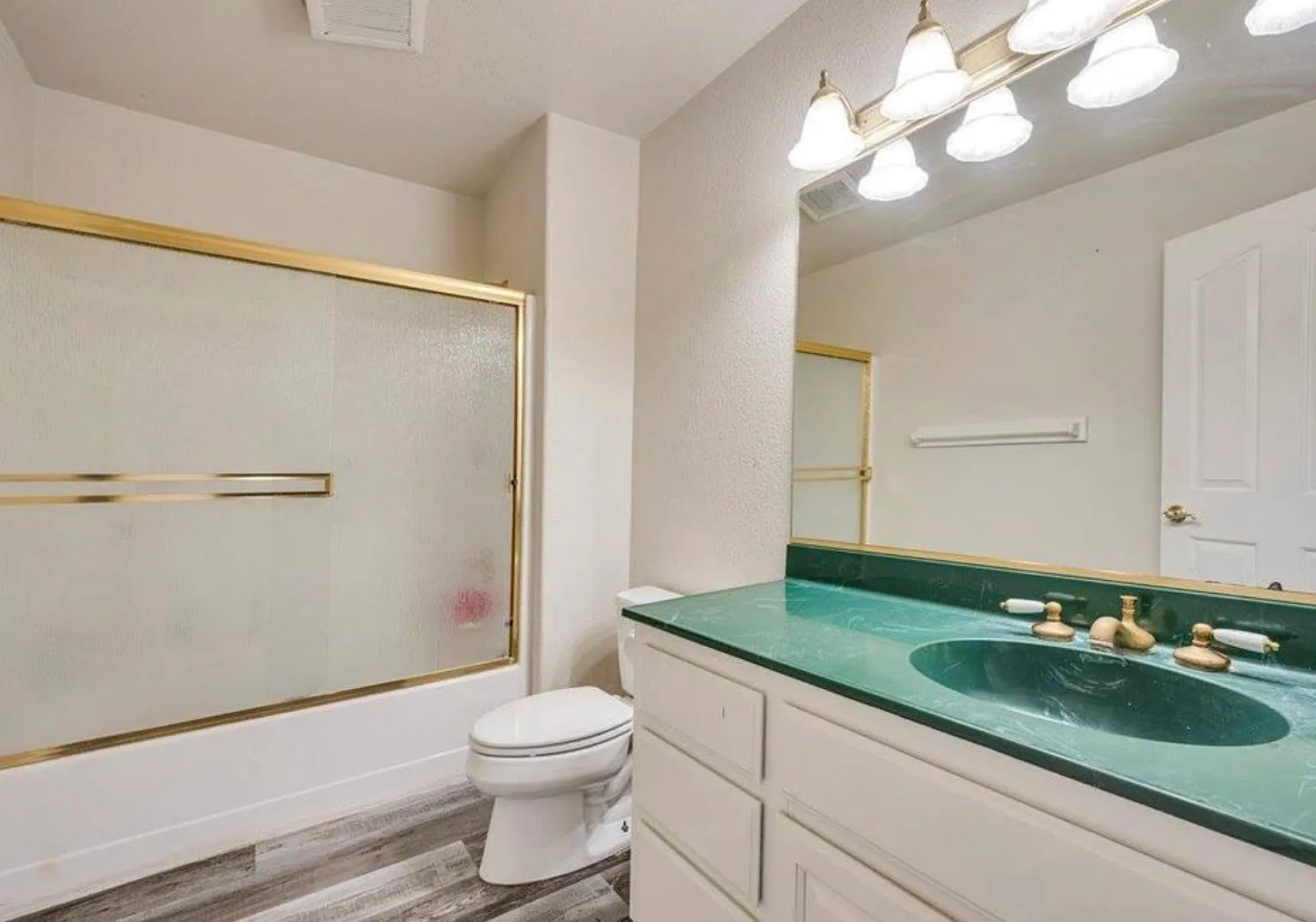 2 bed, 850 sqft, $1,600 — Photo 2