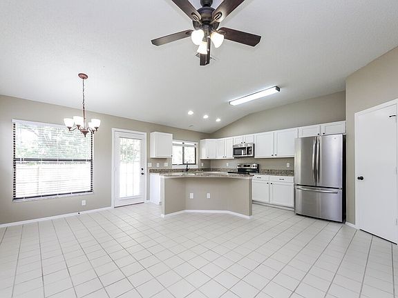 5th image of 634 Arbukle Ct
