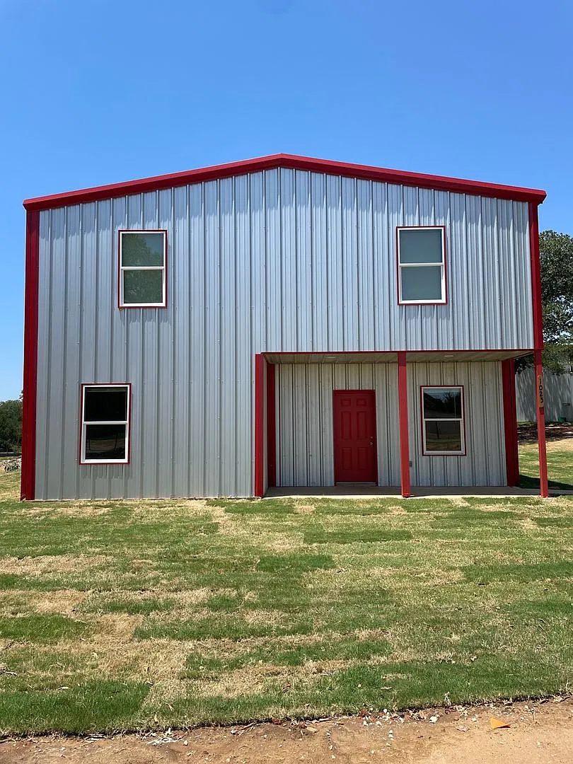 Half acre lot- 4 bedroom with extra living area-Azle — Photo 1