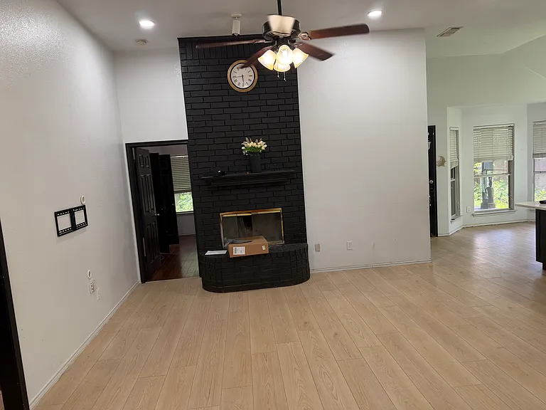 2107 Ridgecliff Dr — Photo 2