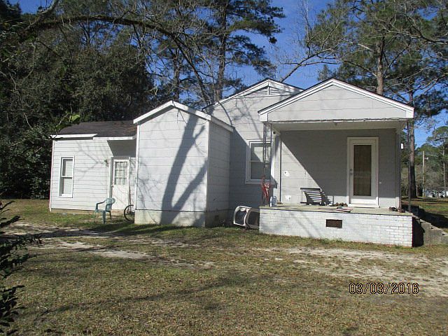 2nd image of 411 Pine St