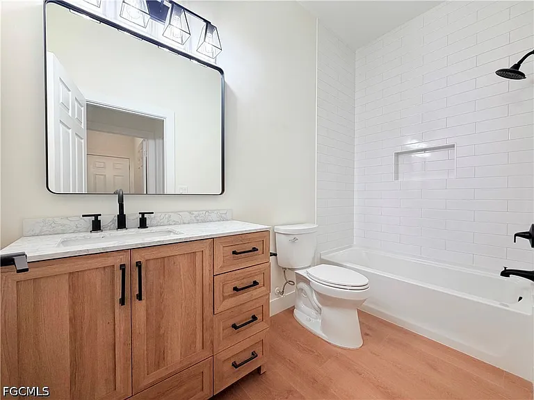 11001 Sea Tropic Ln — Photo 7