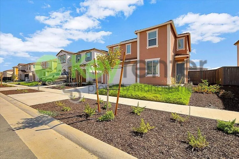 5 bed, 3.0 bath, 2179 sqft, $3,150 — Photo 2