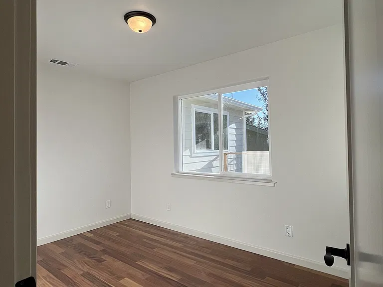 537 Bayside Rd — Photo 15