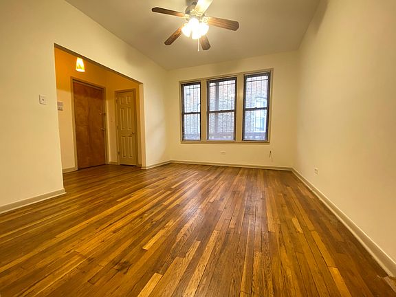 2nd image of 1532 W Montrose Ave APT 2E