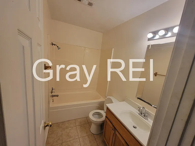 13 Oakwood Dr — Photo 4
