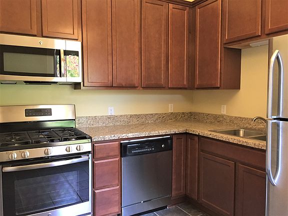 4th image of 620 Rock St APT 1