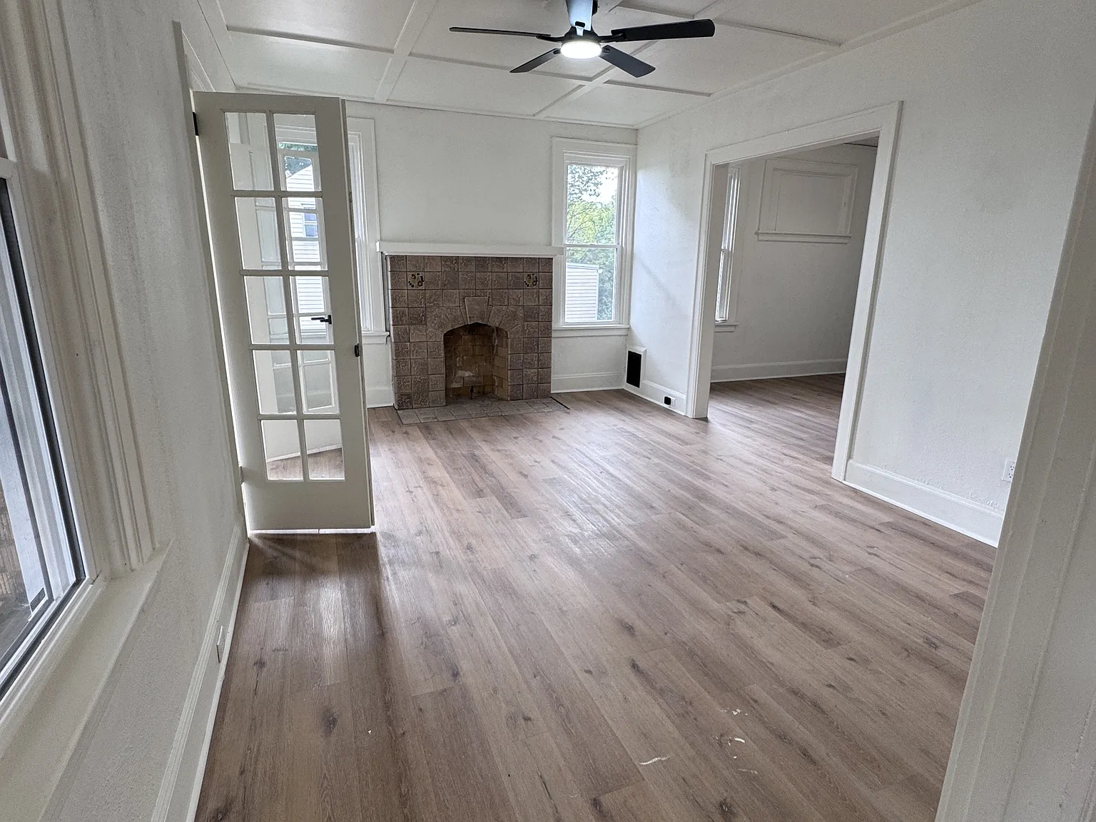 541 Considine Avenue - 2 — Photo 2