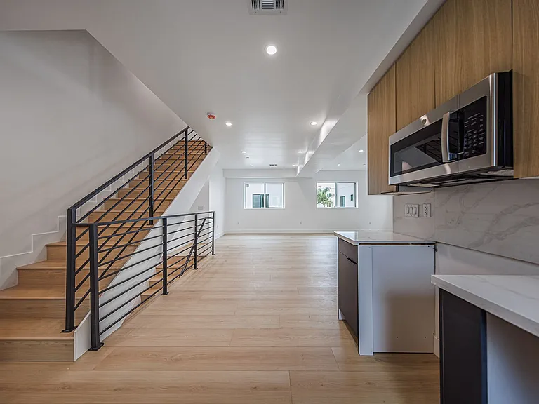 5187 W 21st St — Photo 18