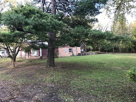 3rd image of 9777 N Oak Ln