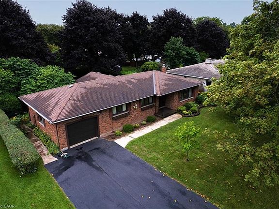 2nd image of 99 Berkley Cres