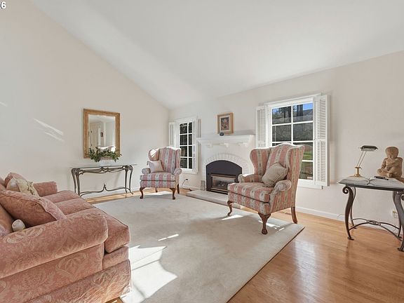 3rd image of 3945 Spring Blvd