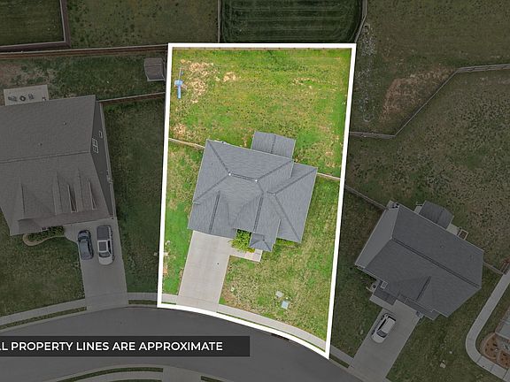 3rd image of 335 Bluebriar Trce