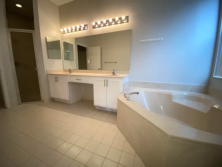 1215 Rosegate Blvd — Photo 18