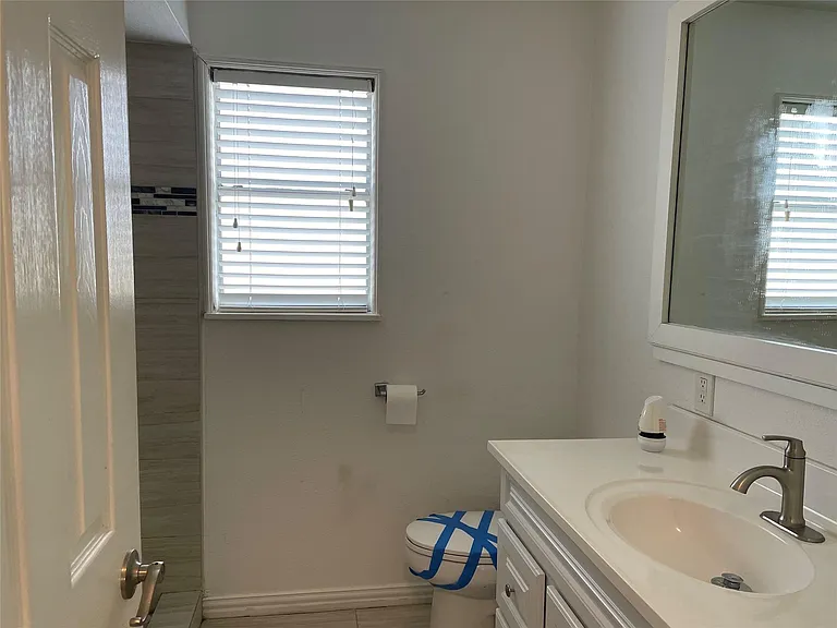 18002 Hollywell Dr — Photo 10