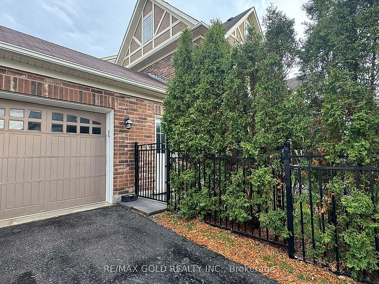 27 Dulverton Dr — Photo 2