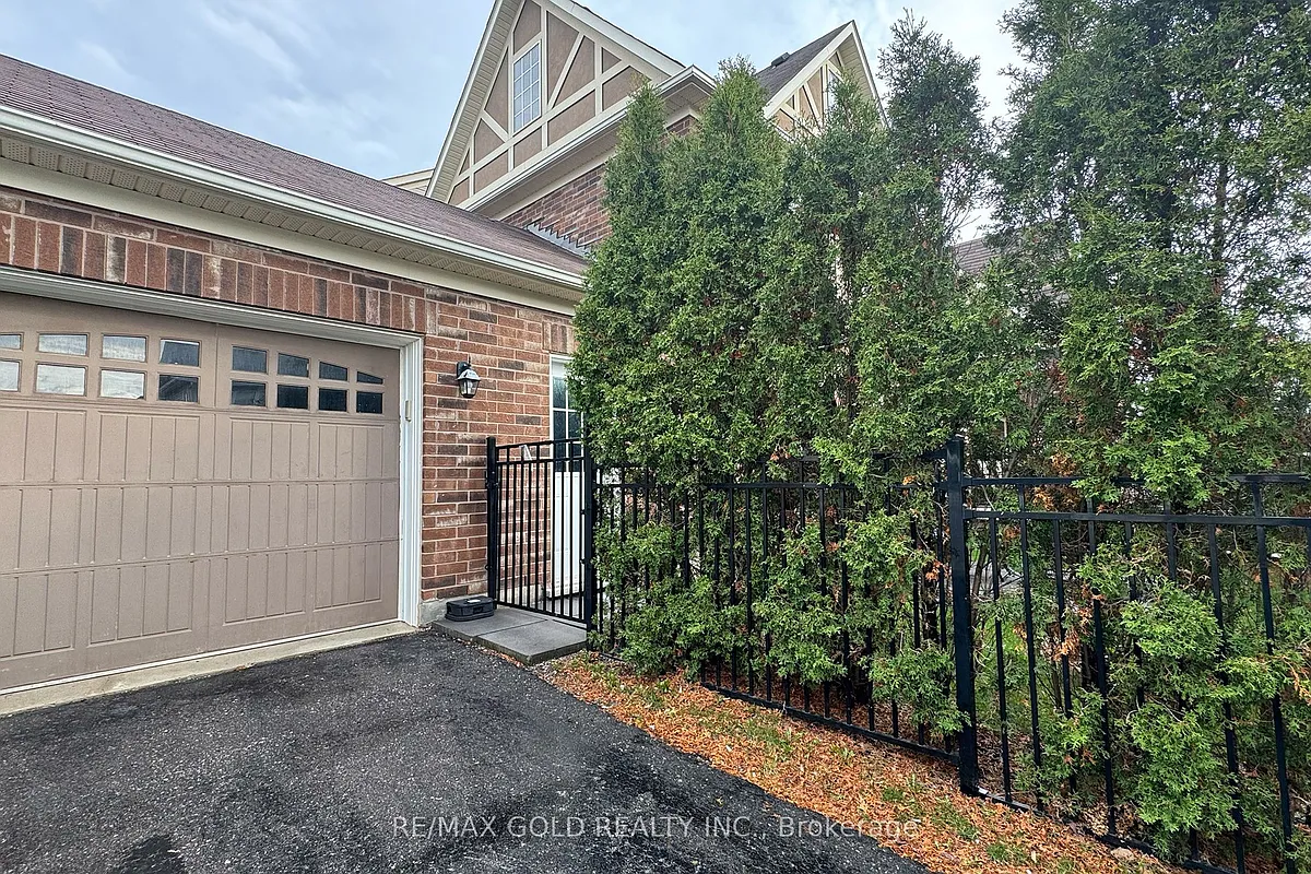 Building Photo - 27 Dulverton Dr