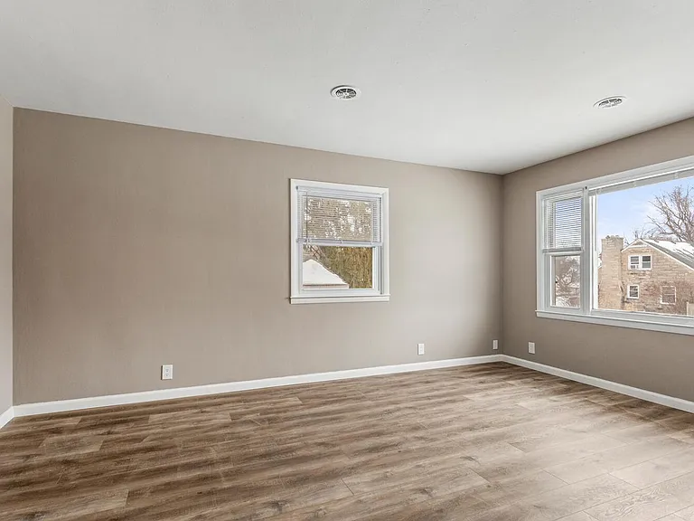 305 N Elizabeth St — Photo 4