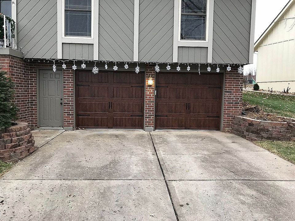 1st image of 639 NE Clubhouse Dr