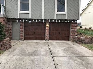 639 NE Clubhouse Dr, Lees Summit, MO 64086