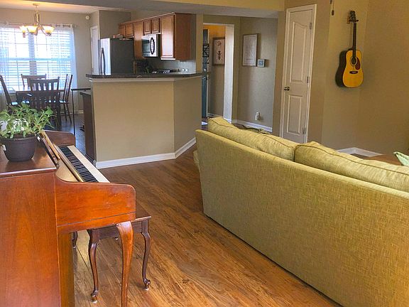 3rd image of 255 Arapaho Dr