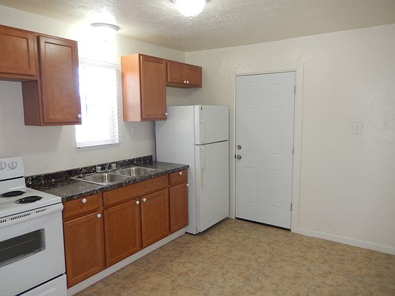 Kitchen w/Refrigerator