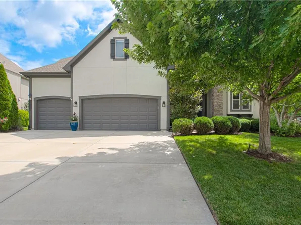 8736 W 157th St, Overland Park, KS 66221