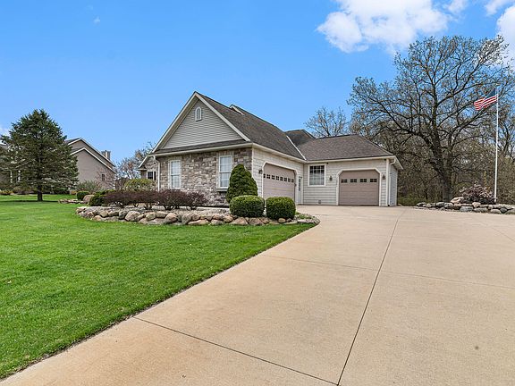 3rd image of 10901 Deerfield Trl