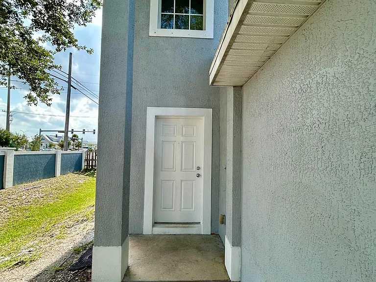 910 Twisting Branch Ct — Photo 2