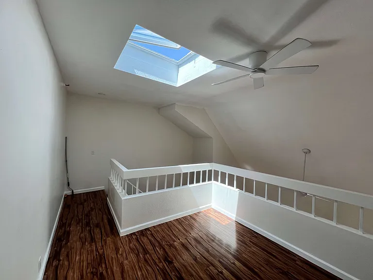 Large flex room/ 3rd guest bedroom/ office space / den...