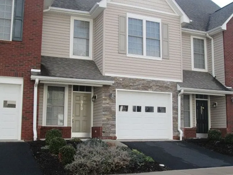 319 Sheliah Ct — Photo 1