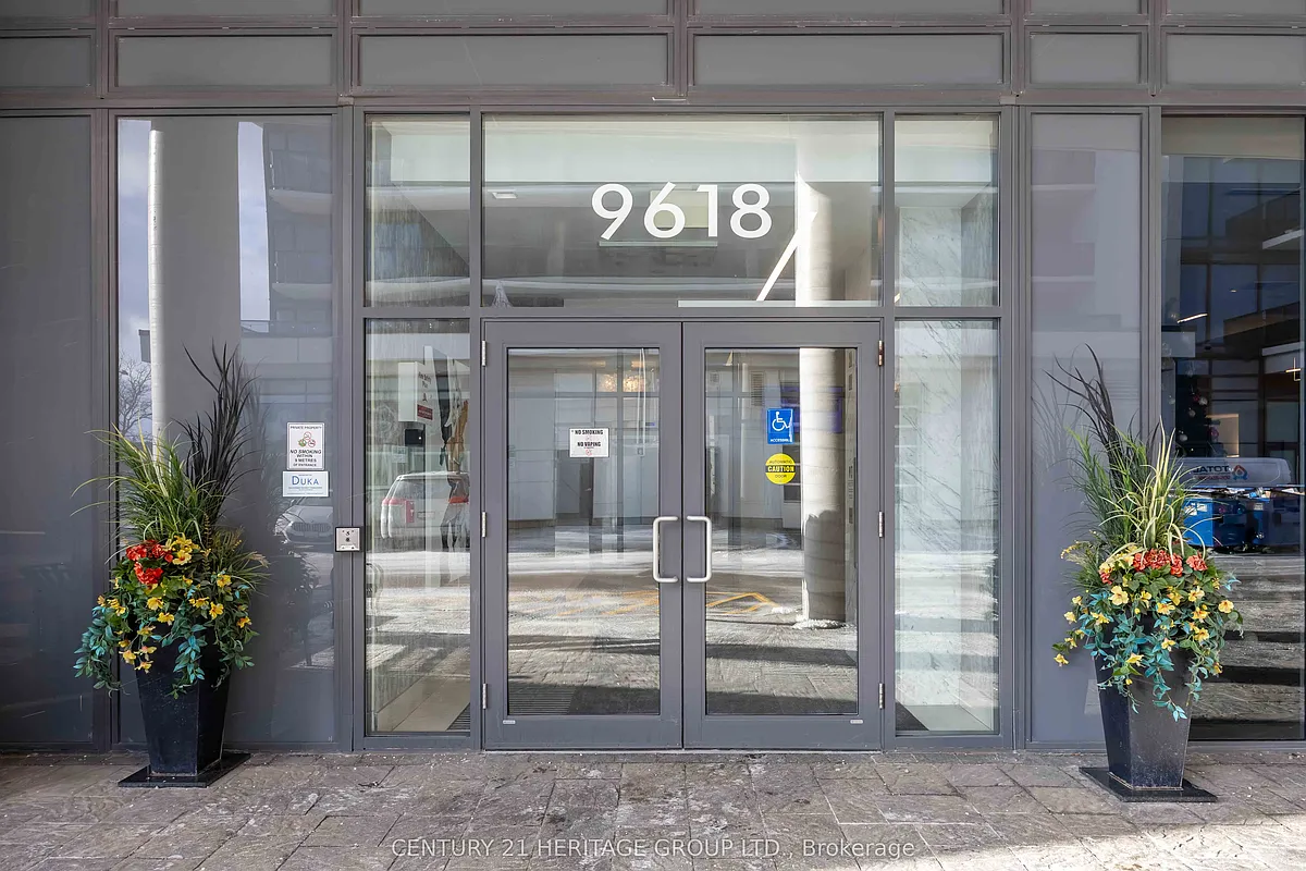 Building Photo - 9618 Yonge St #201
