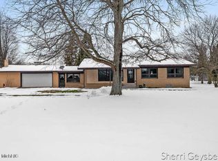 82 Ten Mile Rd NW, Sparta, MI 49345