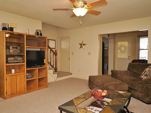 4th image of 429 W Burwell St