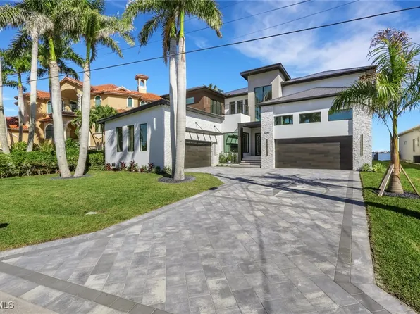 5653 Riverside Dr, Cape Coral, FL 33904