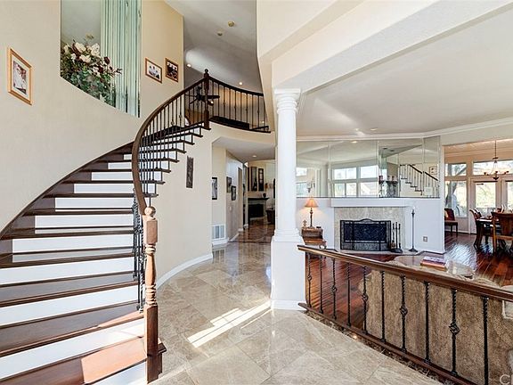 3rd image of 2750 Avenida Marguerite