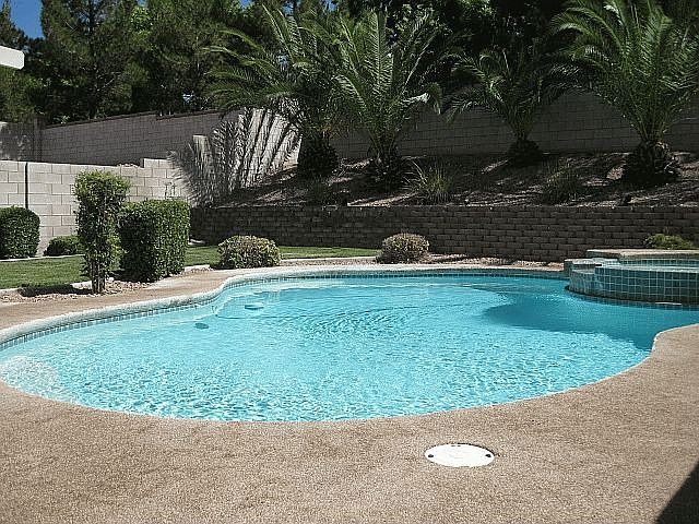 Amazing pool with maintenance provided!