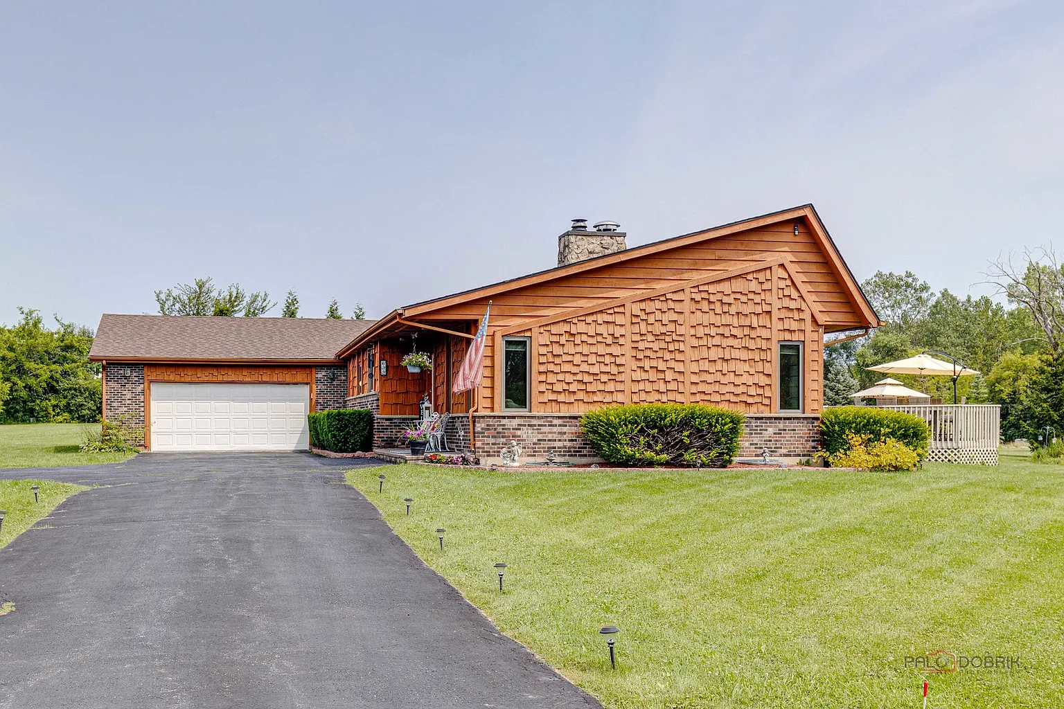 635 Meadow Ln photo 1
