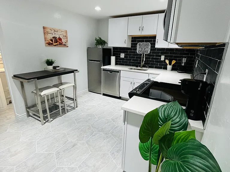 76 S Main St #F — Photo 11