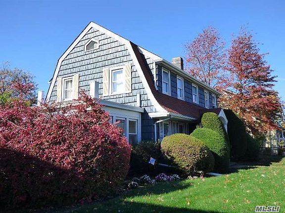 2nd image of 32 Nassau Pl