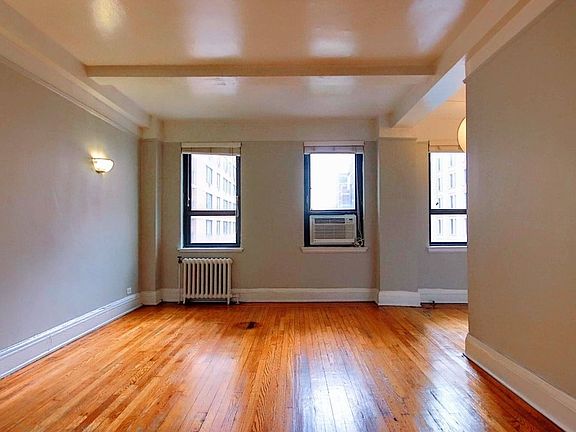 5th image of 11 Waverly Pl APT 8D