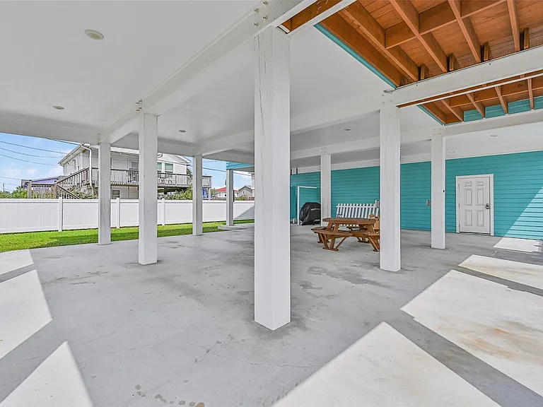 16630 Jean Lafitte Rd — Photo 43