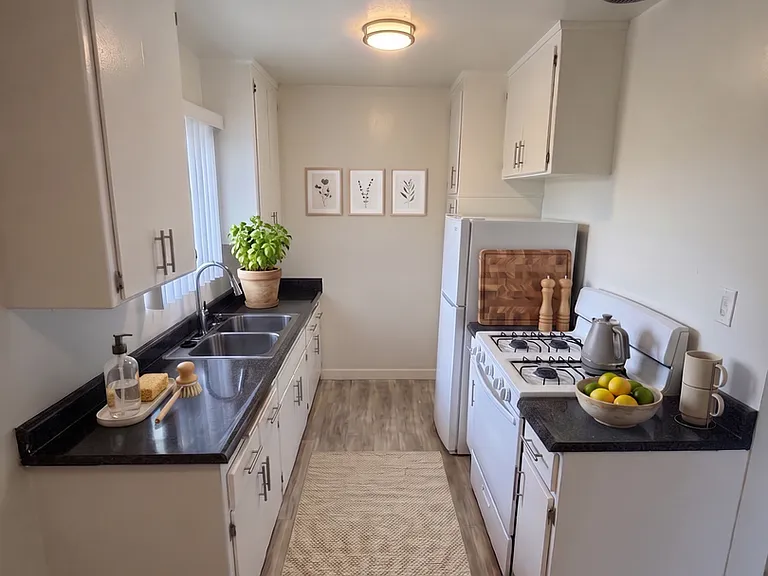 4714 Slauson Ave — Photo 5