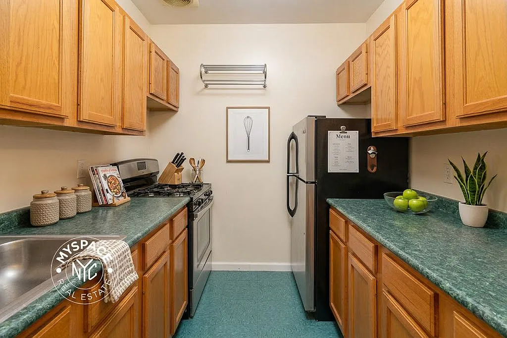 Building Photo - 95 Seigel St #2A