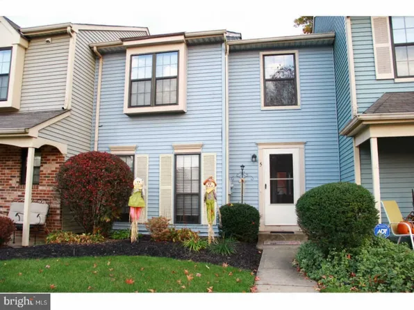 5 Banbury Ct, Robbinsville, NJ 08691