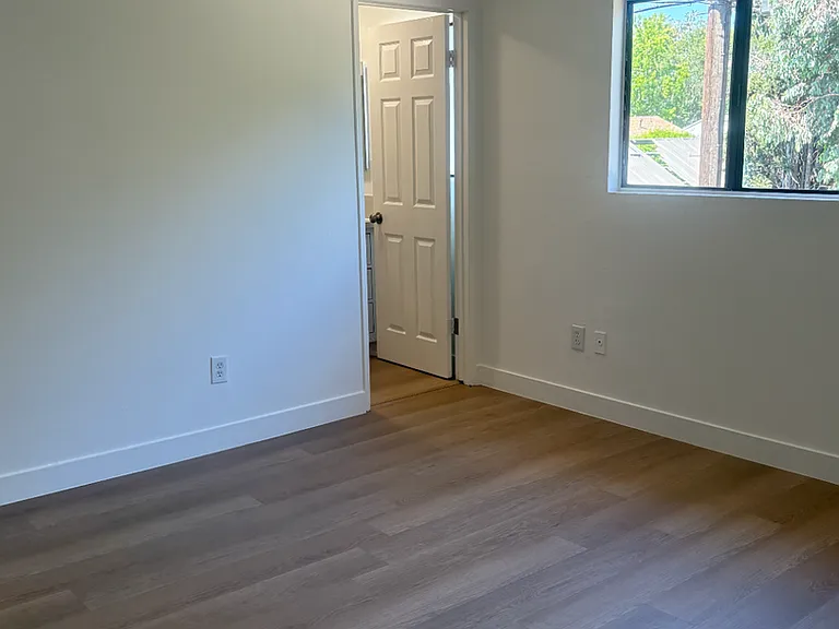 7061 Whitsett Ave — Photo 4
