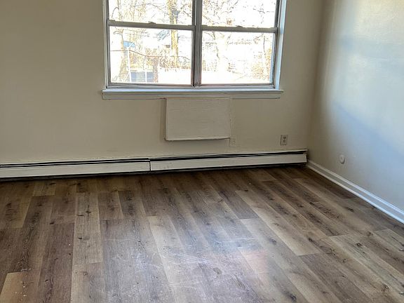 3rd image of 384 Stuyvesant Ave