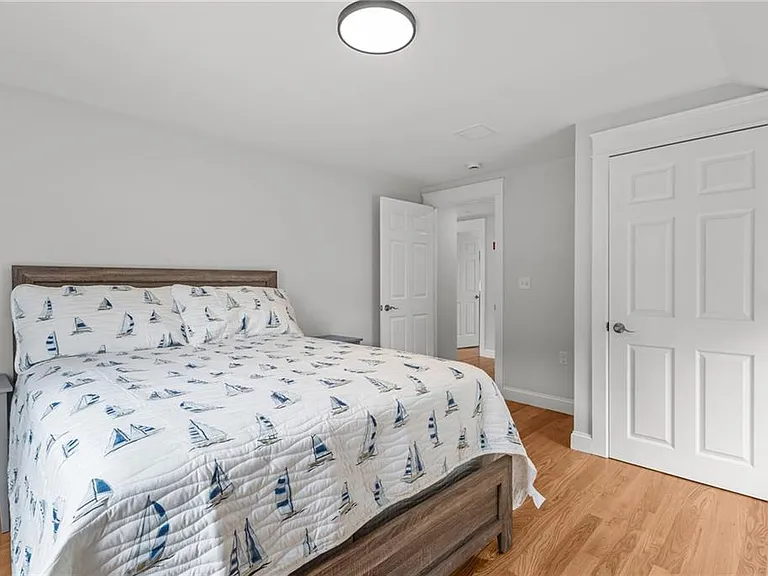 484 Thames St — Photo 19
