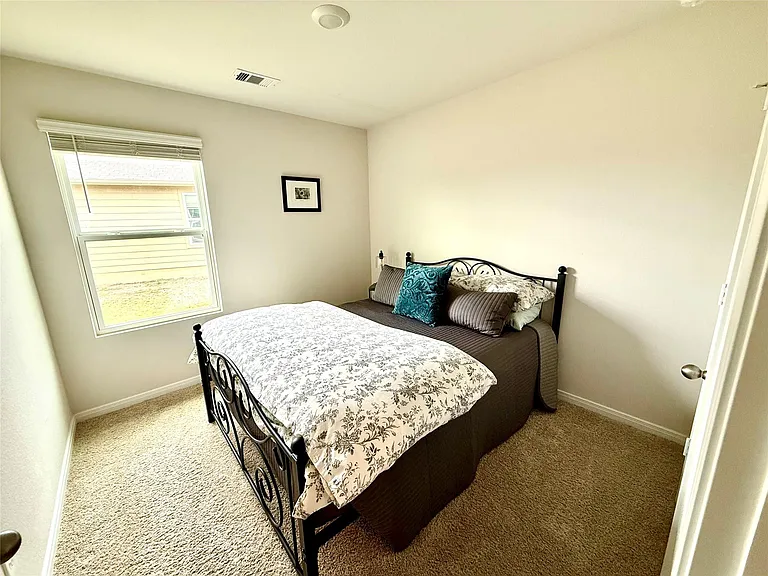 413 Abbey Ln — Photo 11